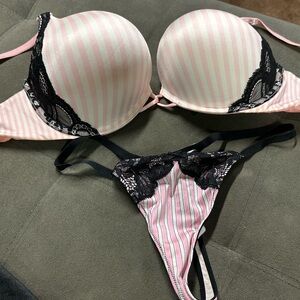 Victoria’s Secret bombshell bra 36C and thong O/S set.